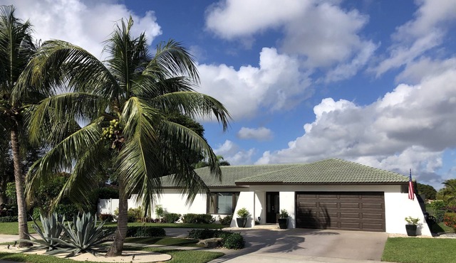 Bright and cheerful, four bedroom home with pool