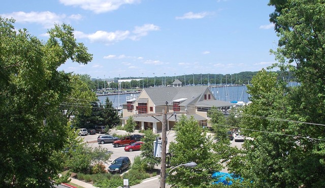 Bright and cheery home. Just a short 2 blocks from the beach.