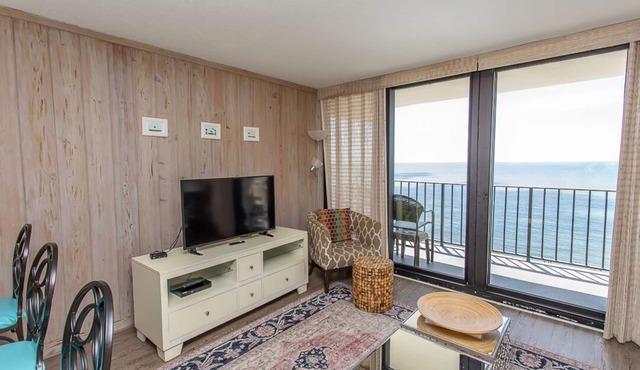 BRIGHT AND CHEERY TWO BEDROOM OCEAN FRONT CONDO STEPS AWAY FROM THE OCEAN!