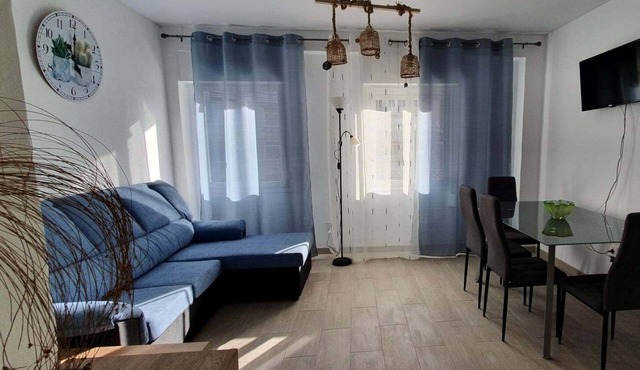Bright and clean apartment, Alicante, Manila square (beach is 15min walk)