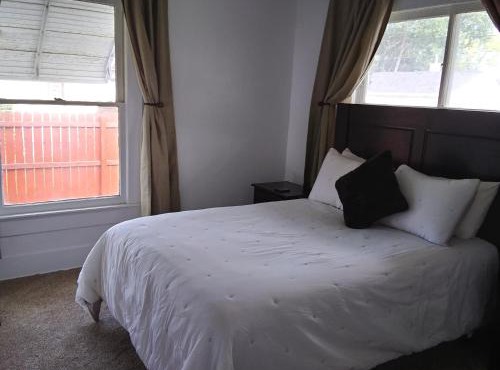 Bright and Cool Powell Apartment