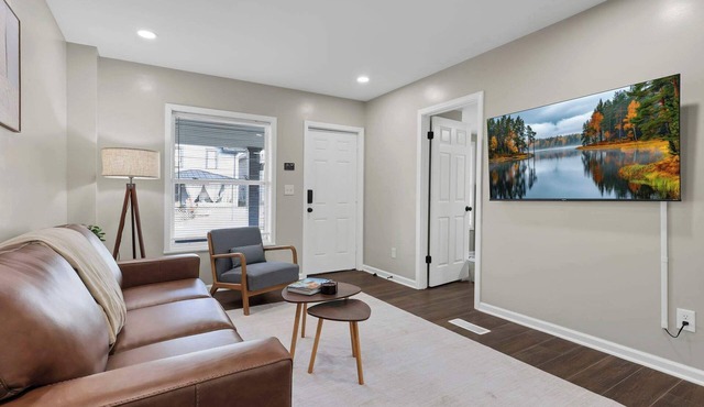 Bright and Cozy 3BR Retreat Near Downtown Columbus