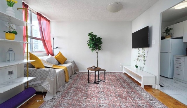Bright and cozy entire 1 bedroom apartment nQueen Size Bed in downtown Toronto