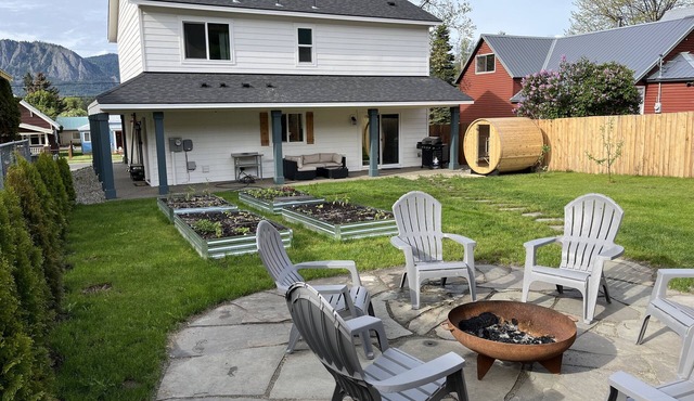Bright and Cozy Home in the Heart of Cle Elum
