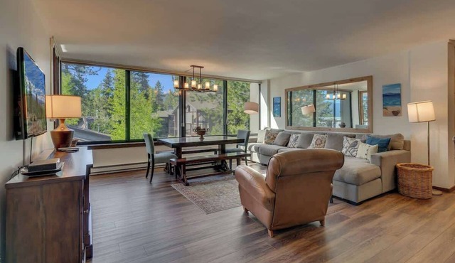 Bright and Cozy Lakeview Retreat #59