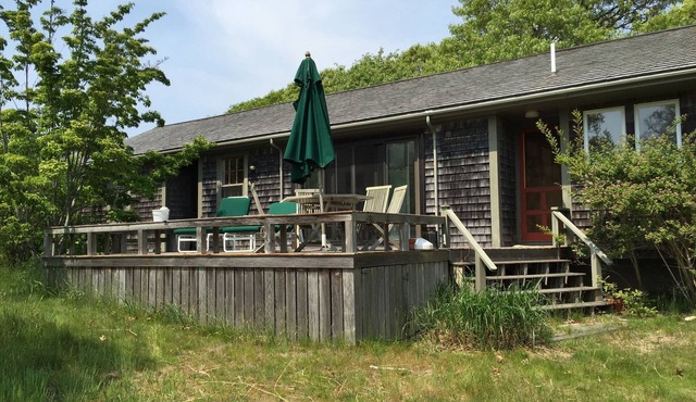 Bright and cozy menemsha cottage