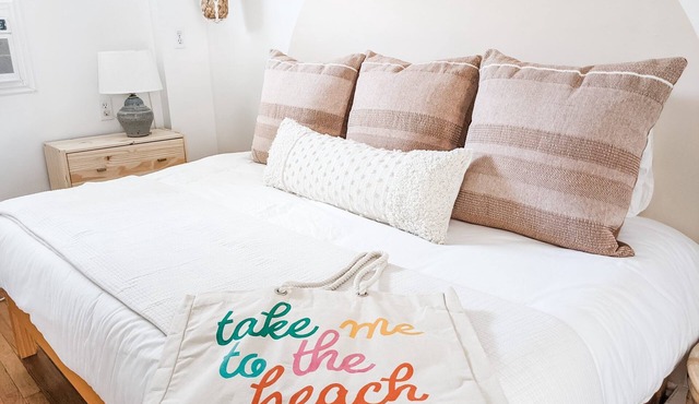 Bright and cozy modern studio steps from the beach