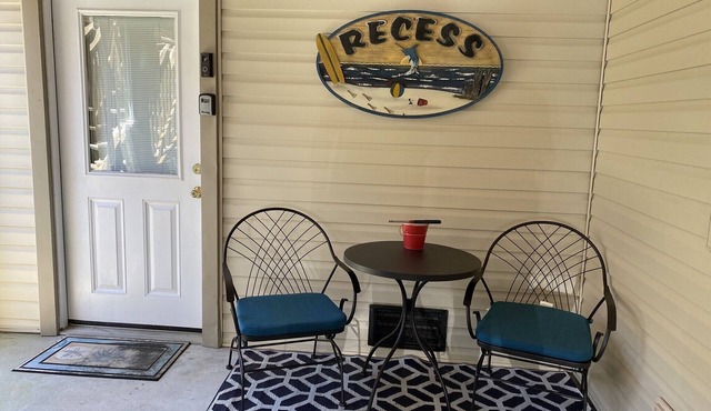 Bright And Cozy Two Room Unit, Close To Beach And Sound - Perfect For Two!