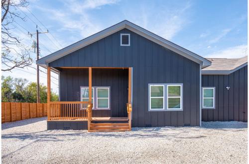 Bright and Fancy 3-Bedroom Near Fun Riverwalk