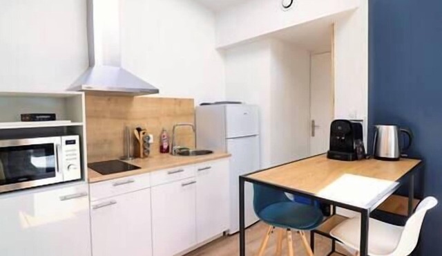 Bright and fully equipped studio