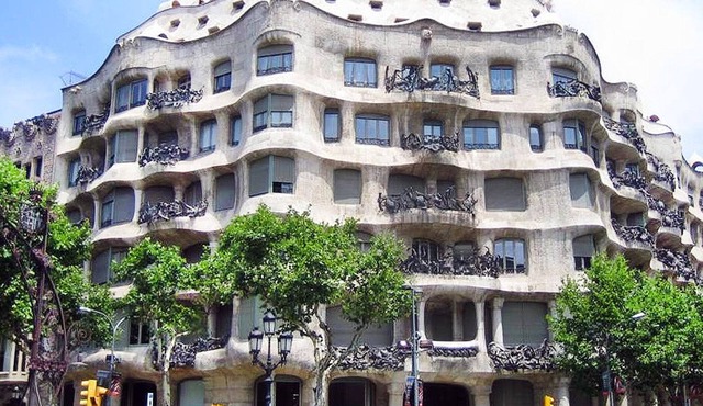 Bright and gorgeous apartment in the very center of Barcelona