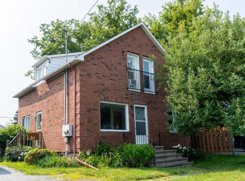 Bright and Lofty 2BR in Gatineau