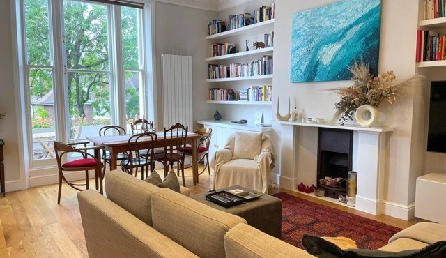 Bright and Luxury 2 Bed, 2 Bath Flat with Terrace