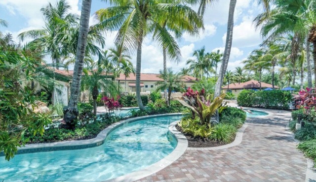 Bright and Meticulous Condo in Beautiful Naples Bay Resort