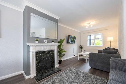 Bright and Modern 2 Bed Home w Garden in Liverpool