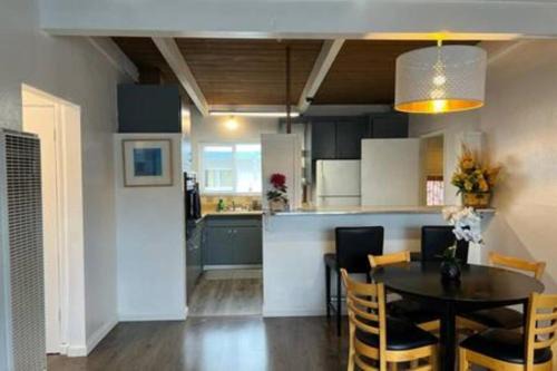 Bright and Modern 2BR with Parking