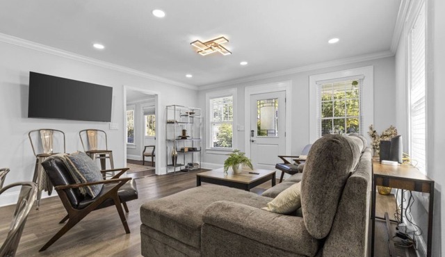 Bright and Modern - Close to Everything