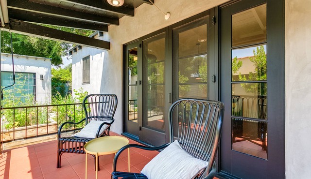 Bright and modern stylish home – Close to Old town Pasadena and Downtown L.A.