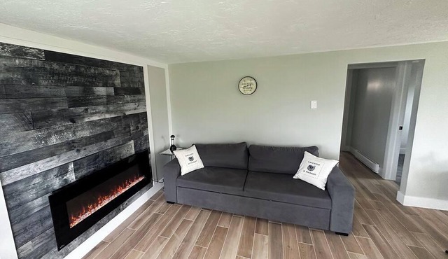 Bright and peaceful cottage - short walk from the beach!