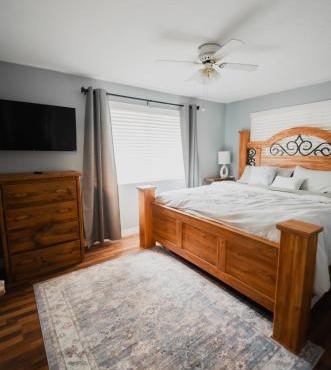 Bright and Peaceful Apt in Midvale