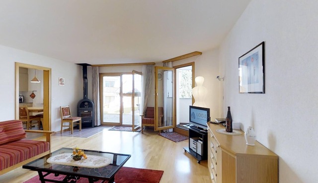 Bright and quiet 2½-room apartment on the ground floor, 70m2, facing east.