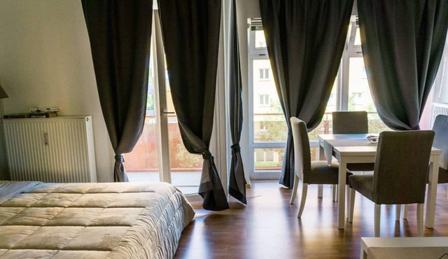 Bright and Quiet Flat with a Balcony in München