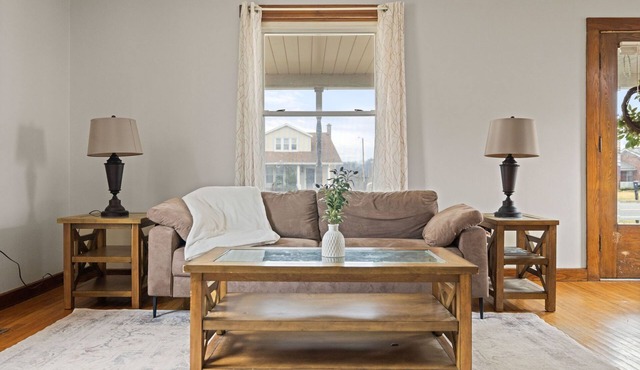 Bright and Simple Spacious Stay-Entire Home