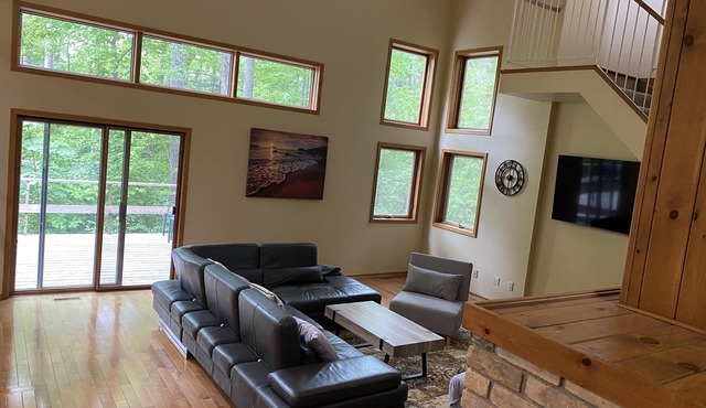 Bright and spacious family home in beautiful Southcott Pines area in Grand Bend