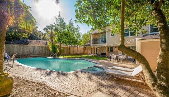 Bright and Spacious Home for w Pool -over 30 Nights-