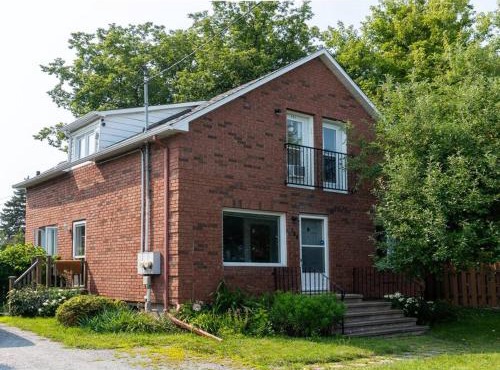 Bright and spacious 2 bedroom home!