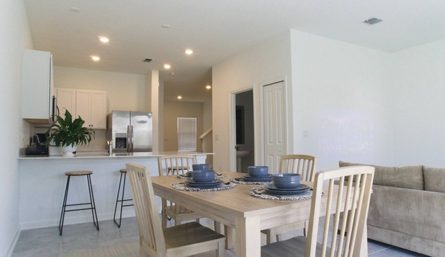 Bright and spacious 3-bedroom townhouse in Kissimmee - Pool, Nature, Disney