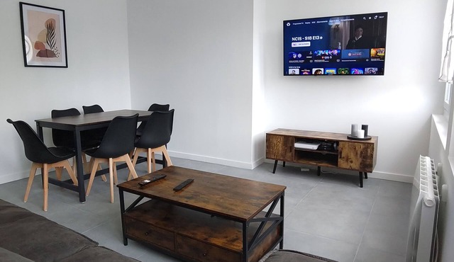 Bright and spacious 70m2 apartment close to all amenities