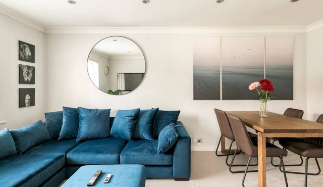 Bright and Spacious Apartment-Unbeatable Location! - Pass the Keys