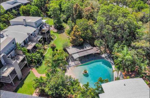 Bright and spacious 2-Bed beach resort apartment