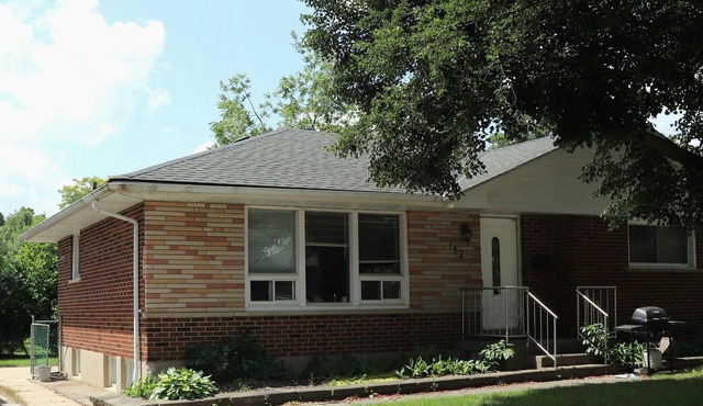 Bright and spacious basement apartment located minutes from Downtown.