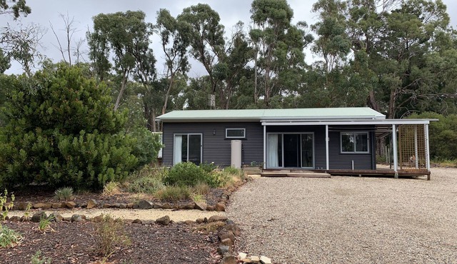 Bright and spacious bungalow in authentic bush setting