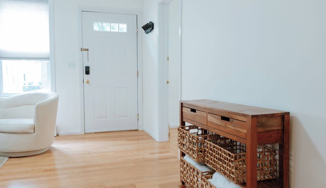 Bright and spacious fully furnished 1 bedroom