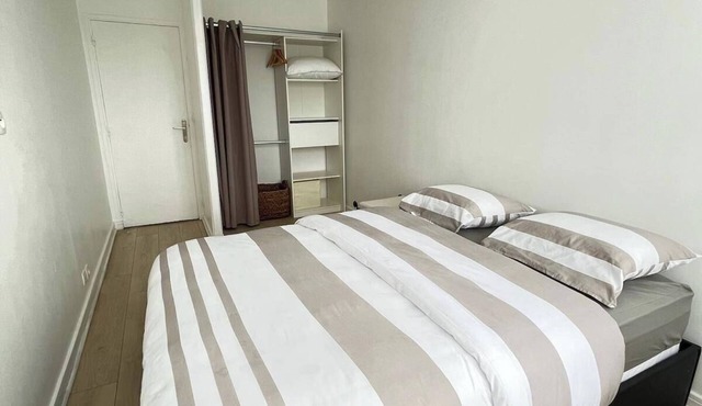 Bright and Spacious Flat in Montreuil – Great Amenities!