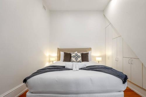 Bright and Spacious Home, Near to Sydney CBD