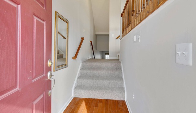 Bright and Spacious Townhome, Great for Families & Professionals