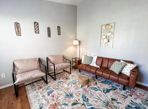Bright and Spacious Townhome Near Parks and Dining