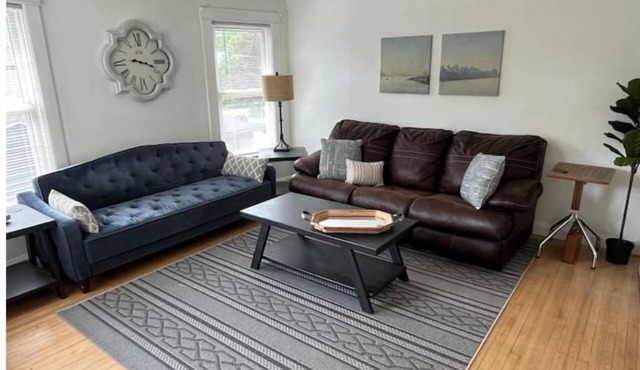 Bright and spacious Drake apt.