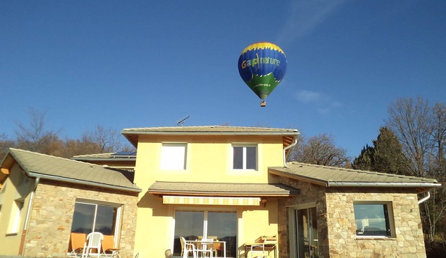 Bright and spacious villa. Swimming pool and play area. Unobstructed view of Gap