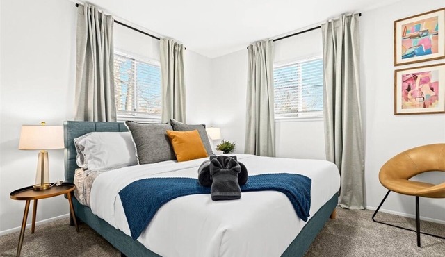 Bright and Stylish 2BR Home! Walk to Downtown/Near Freeways/Private Backyard