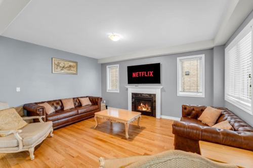 Bright and Stylish Family Home Near Niagara Falls