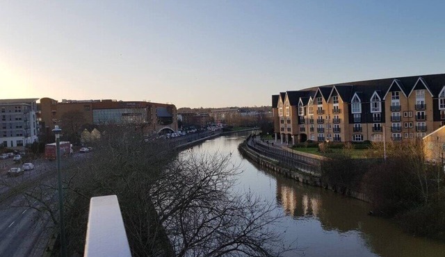 Bright and Sunny 2bedroom apartment in Maidstone near town centre