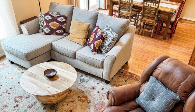 Bright and Sunny Casa Christina-Pet Friendly-Has A/C