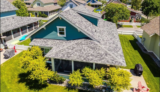 Bright and sunny, inside and out, and just a short walk to Lake Osoyoos