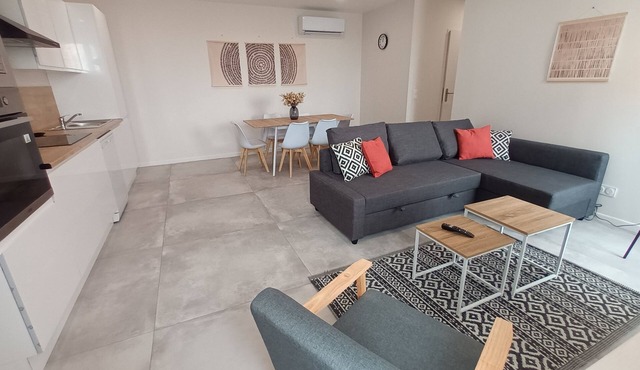 Bright apartment in the countryside - private parking