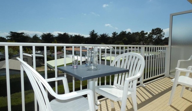 Bright apartment, south balcony, pets allowed, near forest